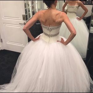 Vera Wang Tulle Ballgown Wedding Dress